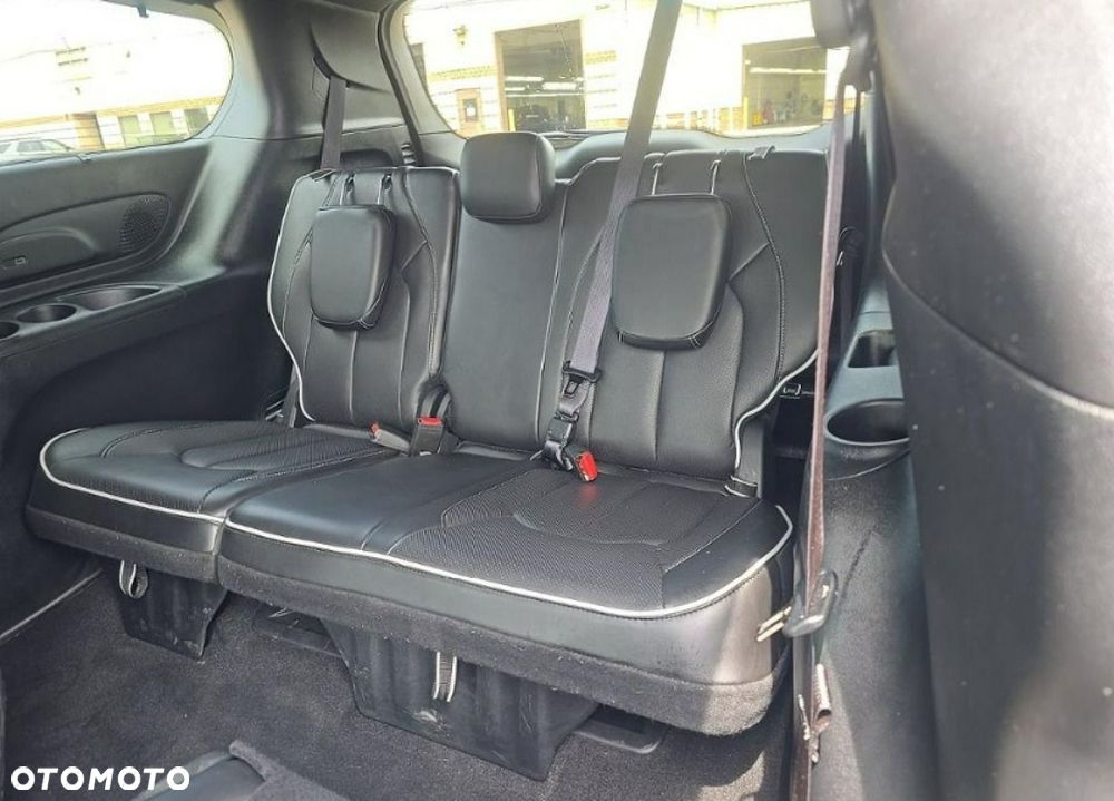 Chrysler Pacifica - 12