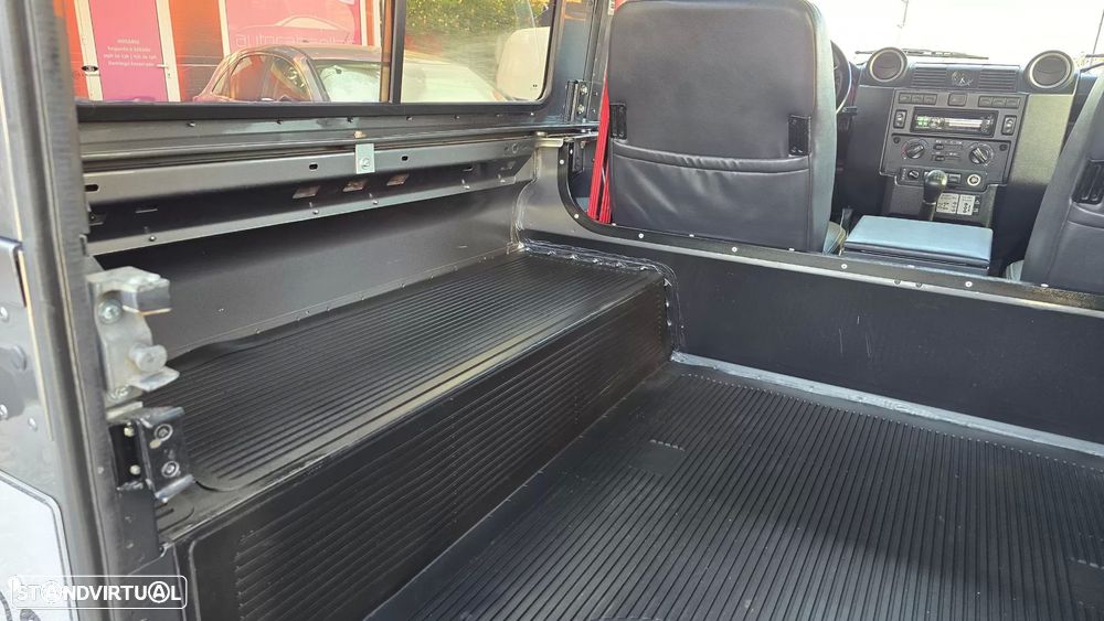 Land Rover Defender 90 SW 2.2 CRD E - 30