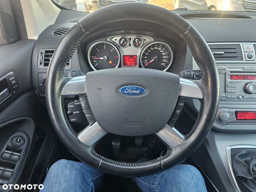Ford Kuga 2.0 TDCi 4x4 Titanium - 10