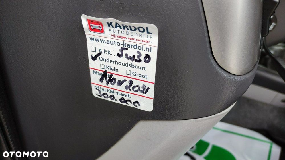 Mitsubishi Pajero - 25