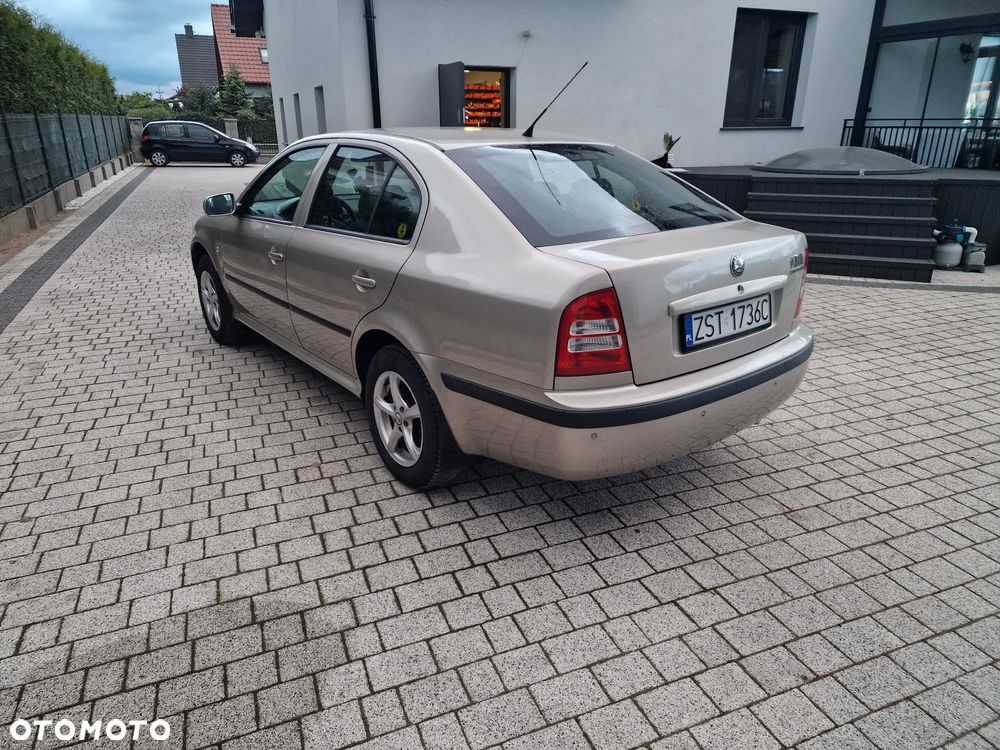 Skoda Octavia 1.6 Tour - 4