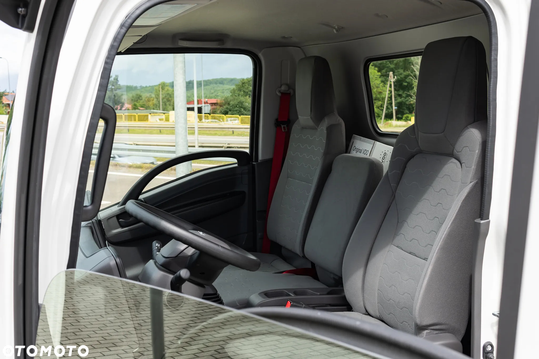 Isuzu M30 - 25