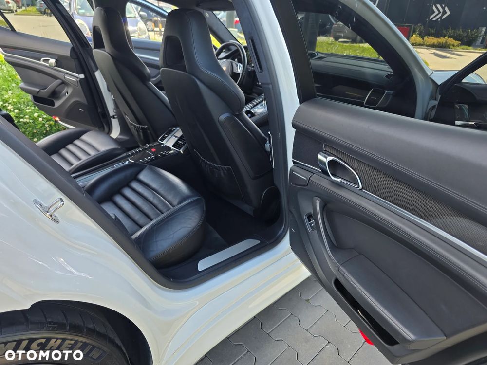 Porsche Panamera Turbo - 19