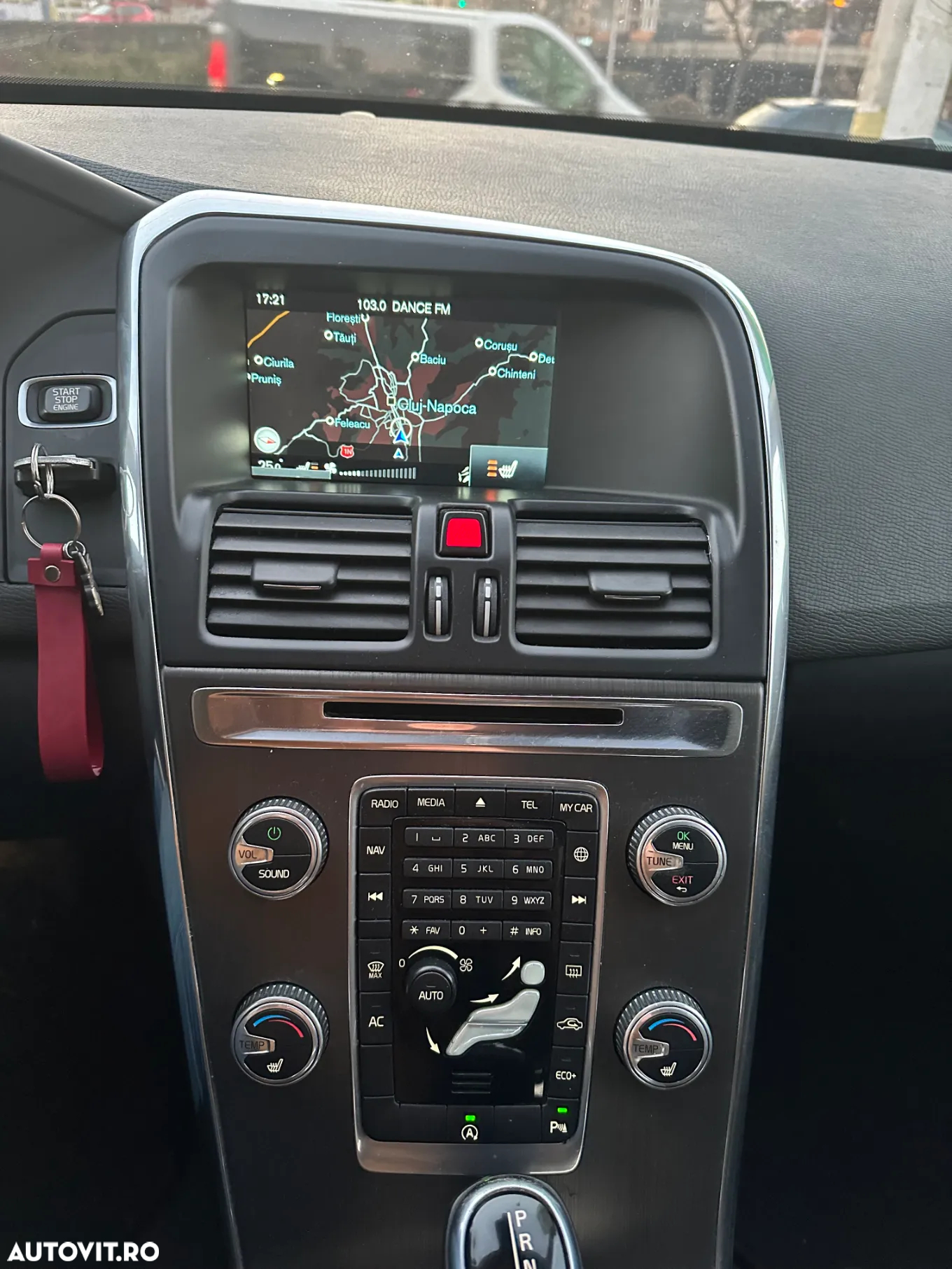 Volvo XC 60 D4 AWD Geartronic Momentum - 12