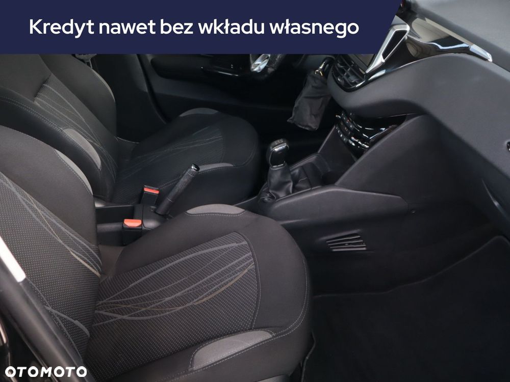 Peugeot 208 - 11