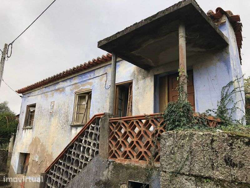 Casa rústica de aldeia com terreno, para reconstrução/remodelação. - Grande imagem: 2/12