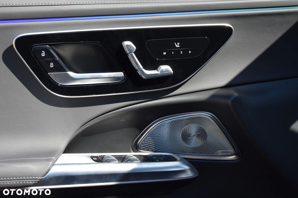 Mercedes-Benz Klasa E 220 d mHEV 4-Matic AMG 9G-Tronic - 31