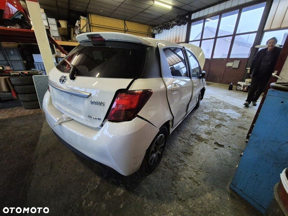 Toyota Yaris Hybrid 100 Life - 2