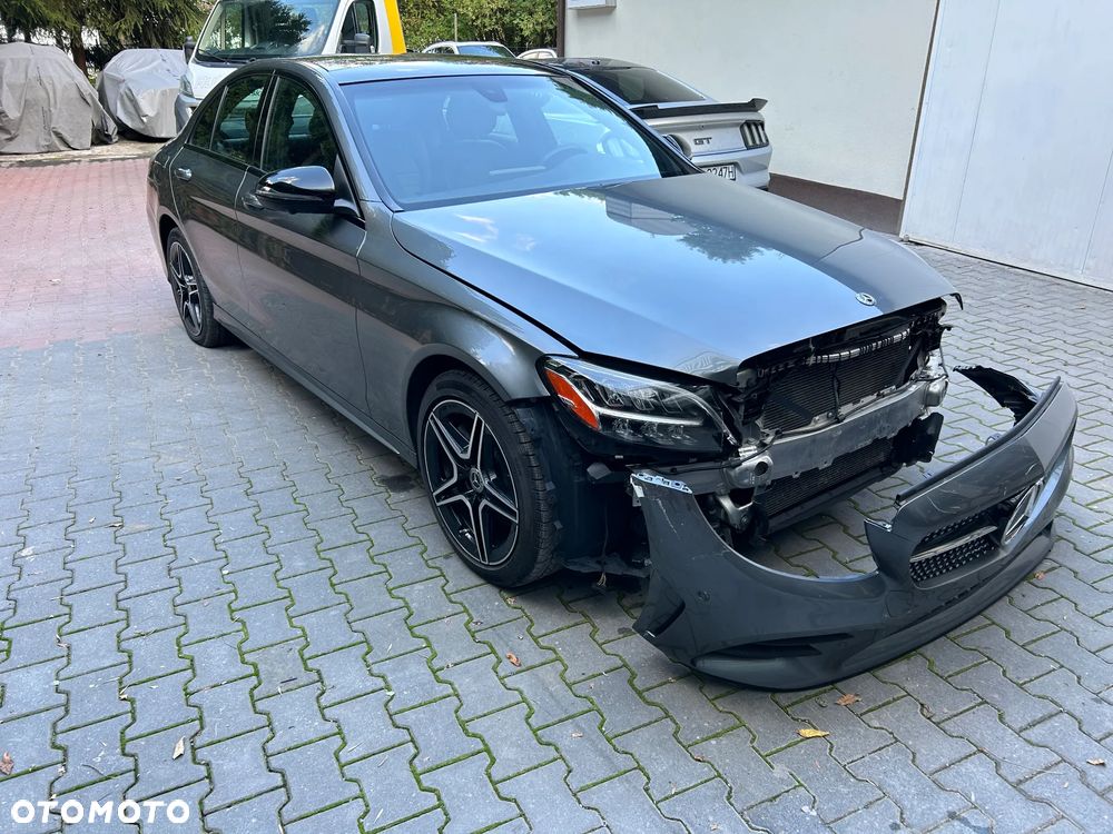 Mercedes-Benz Klasa C 300 4Matic 9G-TRONIC AMG Line