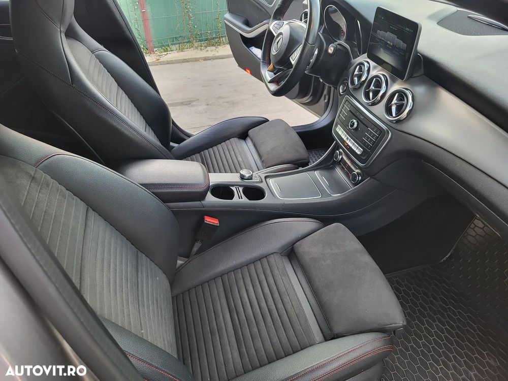 Mercedes-Benz GLA - 12