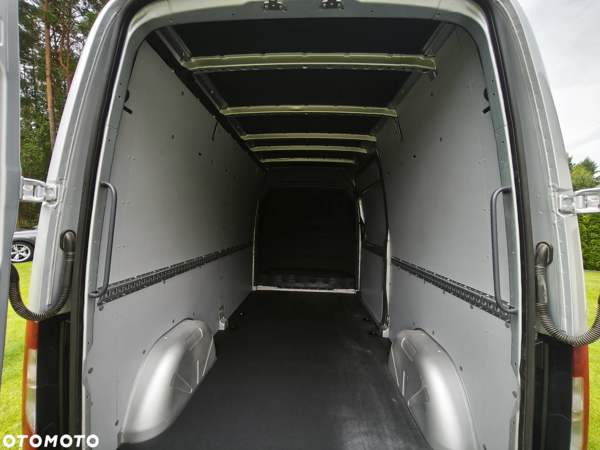 Mercedes-Benz Sprinter - 11