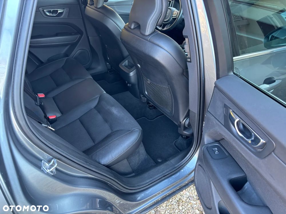 Volvo XC 60 B4 D Momentum Pro - 13