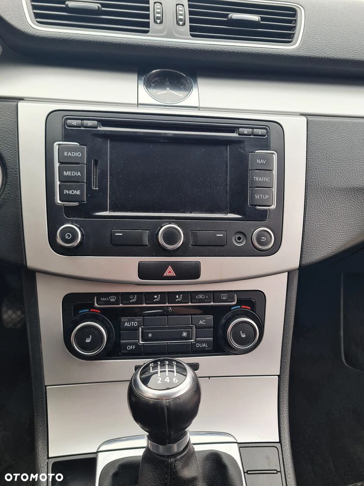 Volkswagen Passat 1.6 TDI BlueMotion Technology Comfortline - 11