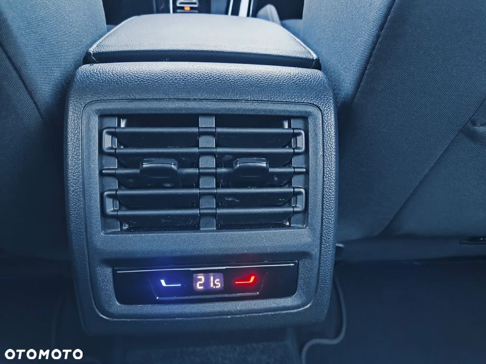 Volkswagen Golf - 23