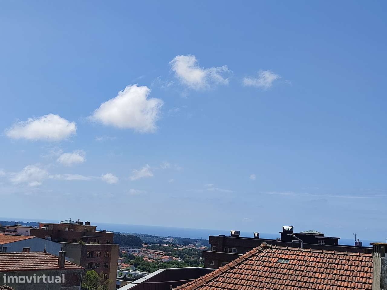 T2 com vistas de mar, junto à estação do metro Santo Ovídio -Gaia - Grande imagem: 3/20