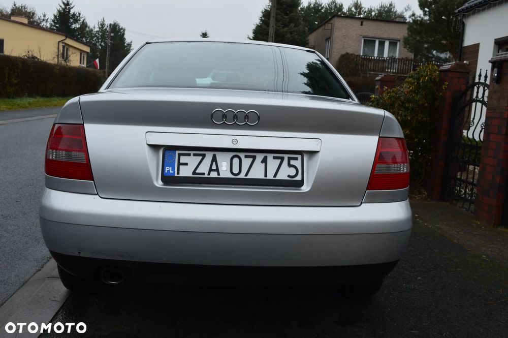 Audi A4 Limousine 1.8 - 7