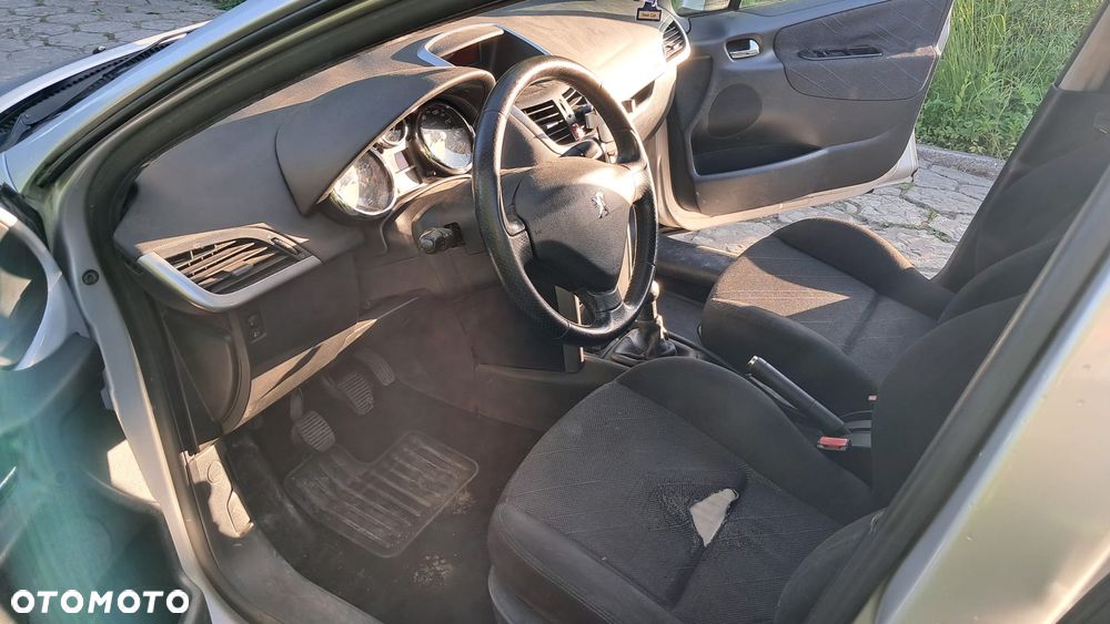 Peugeot 207 - 14