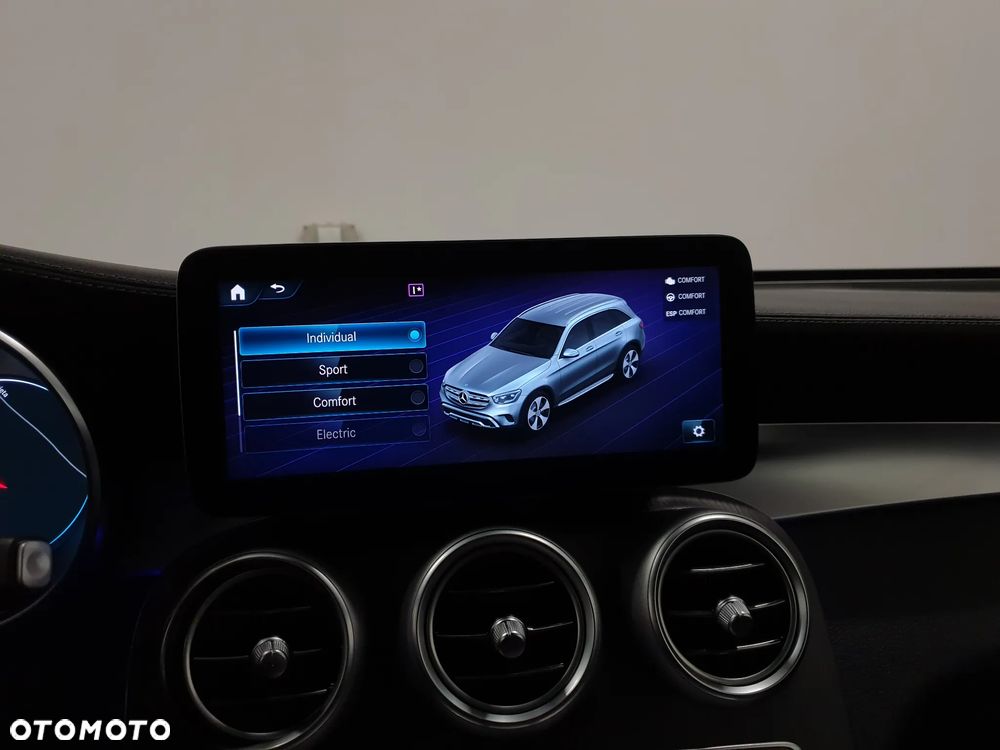 Mercedes-Benz GLC 300 de 4Matic 9G-TRONIC AMG Line Plus - 21