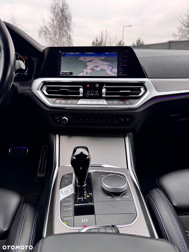 BMW Seria 3 318d M Sport Shadow - 15