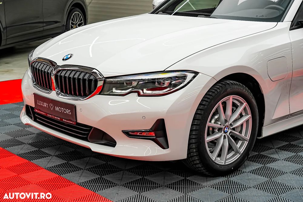 BMW Seria 3 330e xDrive Aut. Sport Line - 19