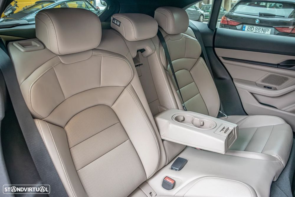 Porsche Taycan Sport Turismo Standard - 32