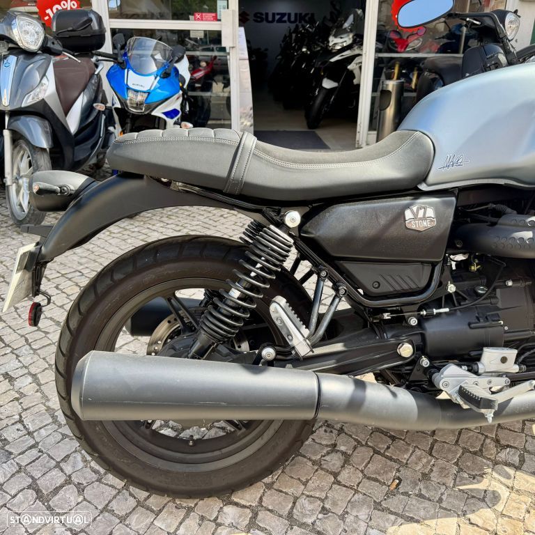 Moto Guzzi V7 Stone - 20