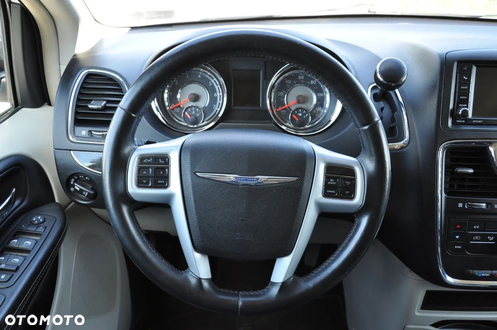 Chrysler Town & Country 3.6 Touring - 13