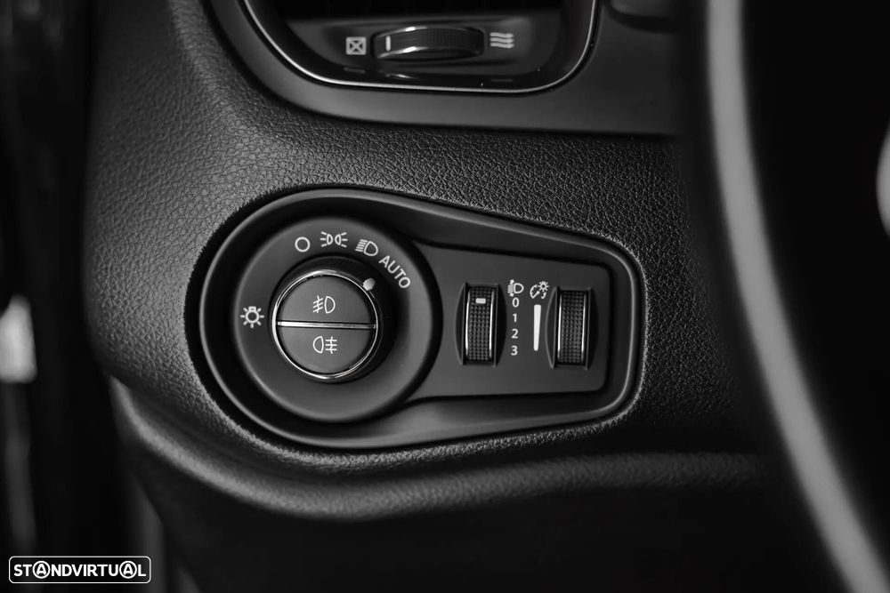 Jeep Renegade 1.0 T Limited - 34