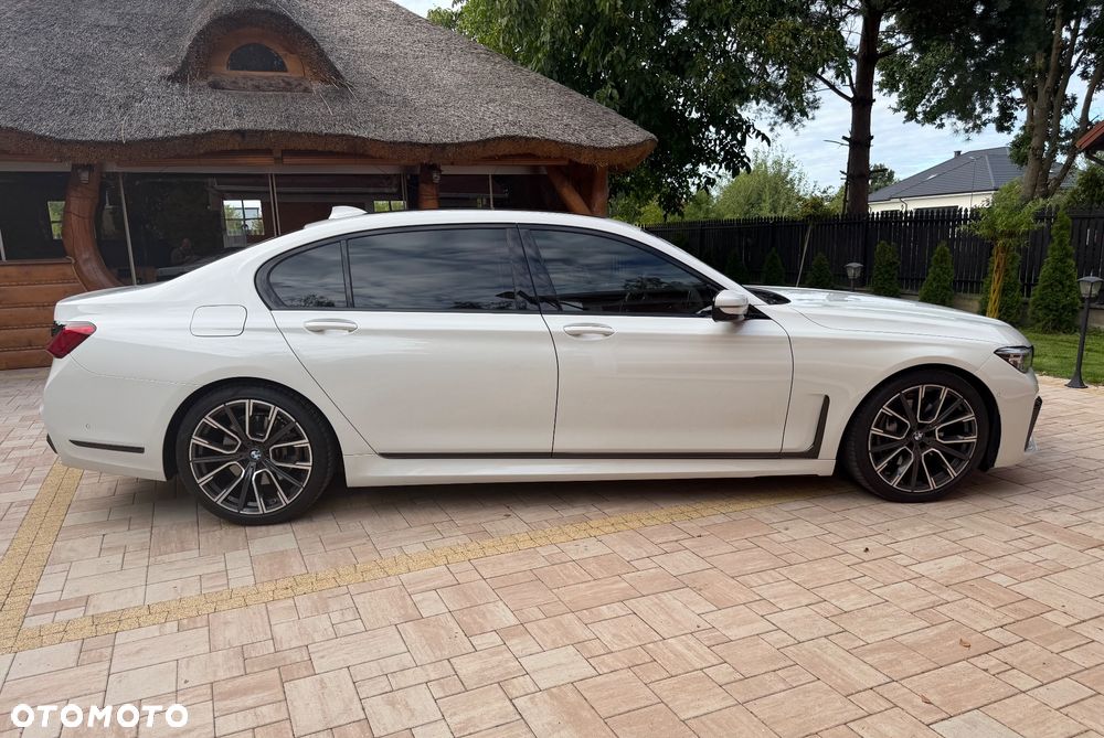 BMW Seria 7 740Li - 32