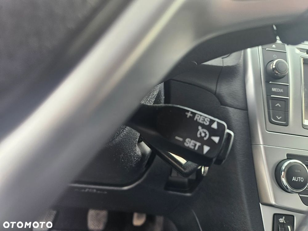 Toyota Avensis Touring Sports 1.8 Edition S+ - 11