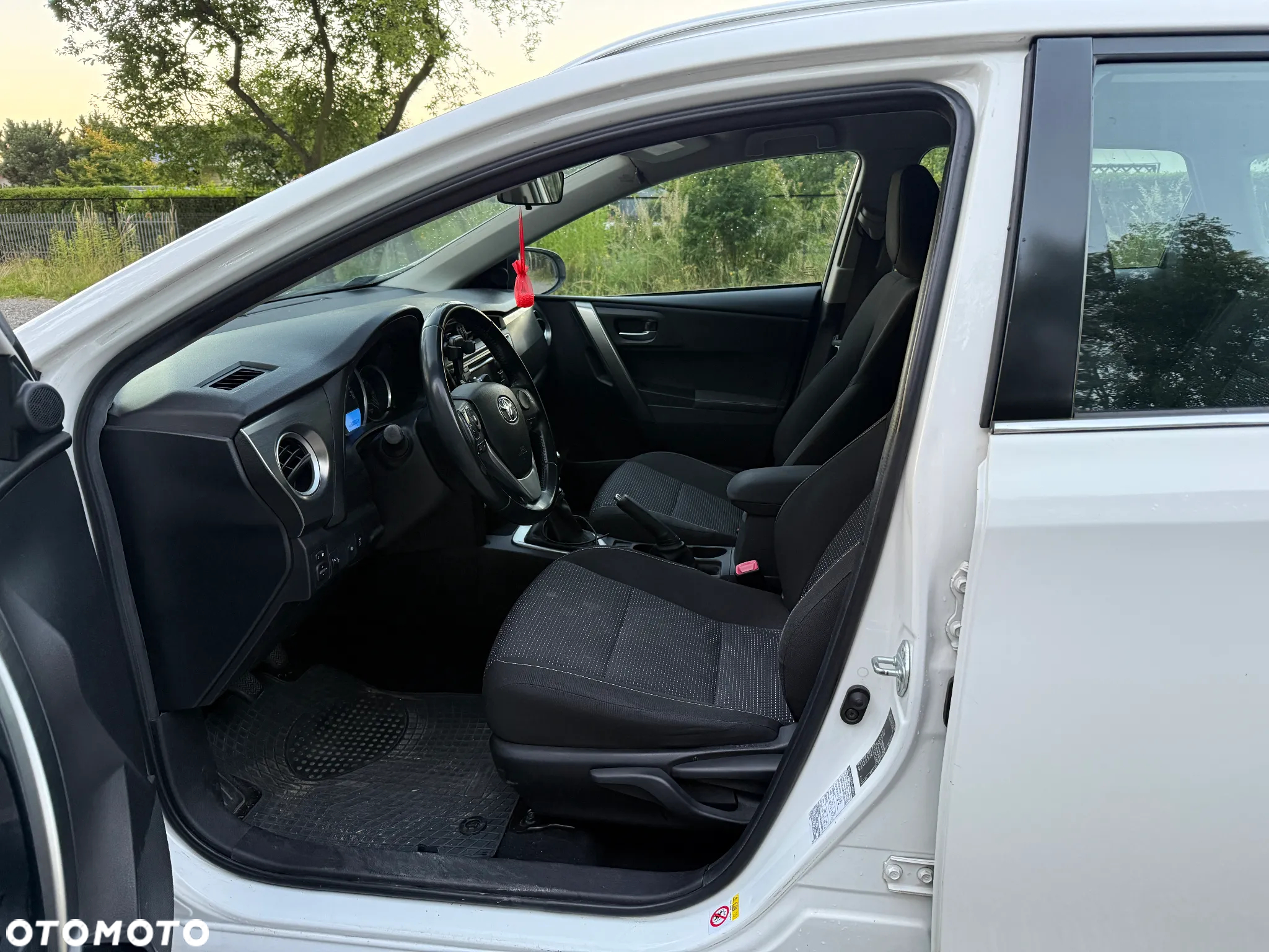 Toyota Auris 1.6 Premium - 4