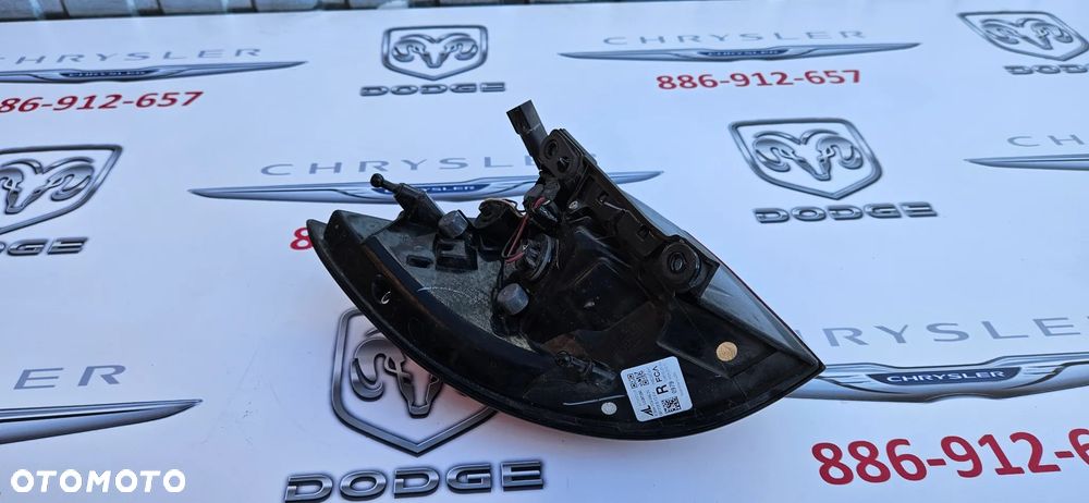 Chrysler Pacifica 2016- Lampa tył prawy Lampa tylna prawa P68229026AF Lampa tył lewy Lampa tylna lewa P68229027AF  LED IDEALNE - 17