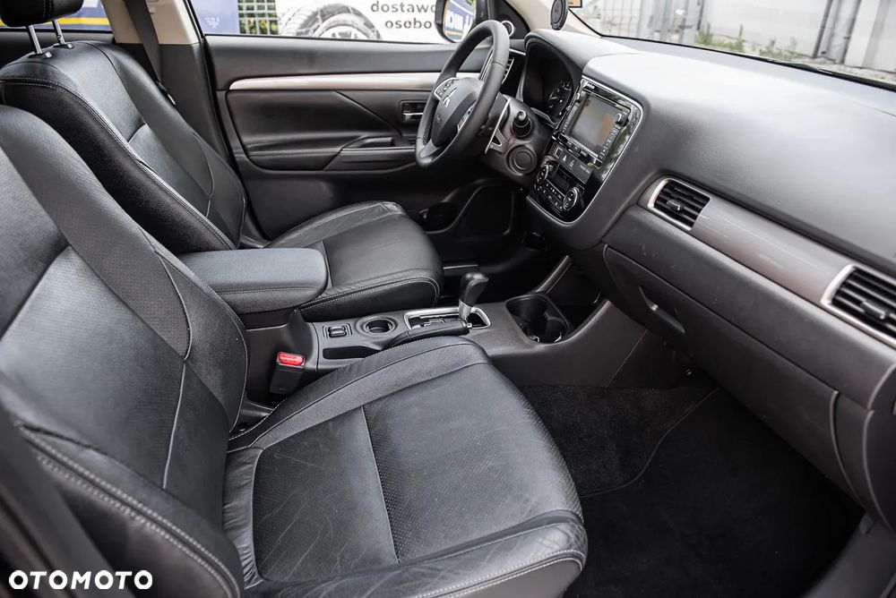 Mitsubishi Outlander - 33