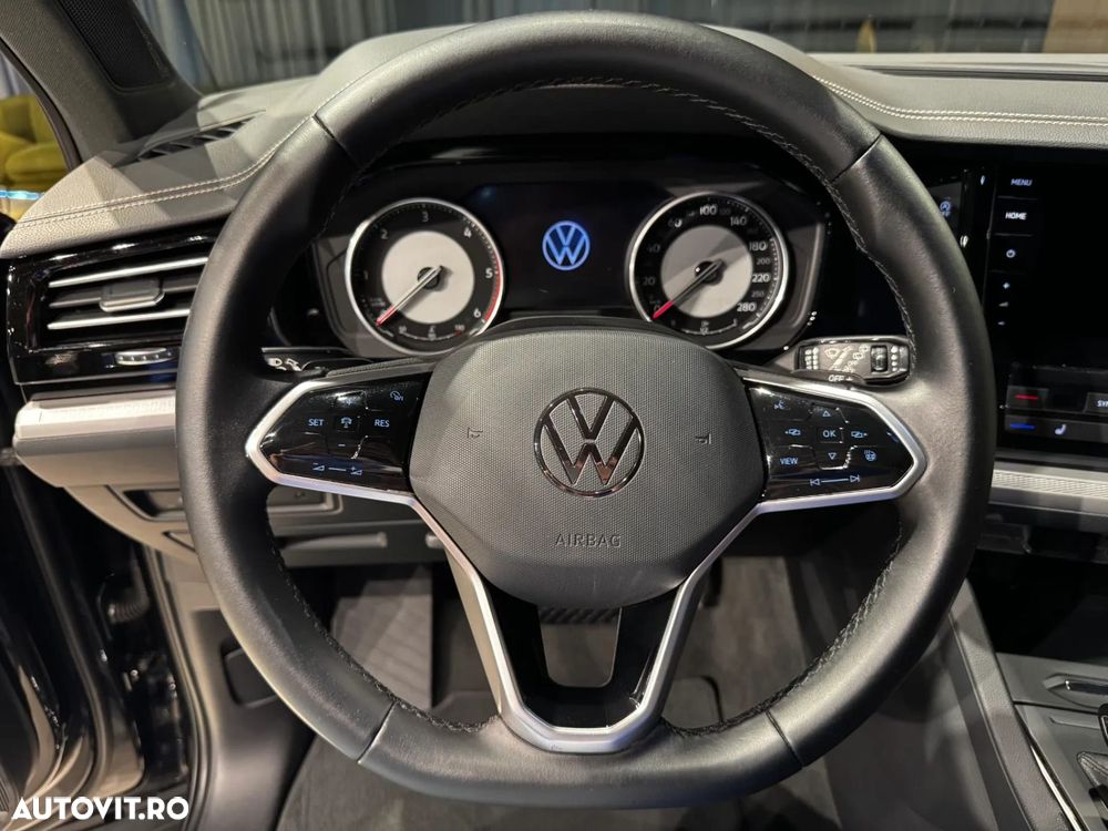 Volkswagen Touareg - 29