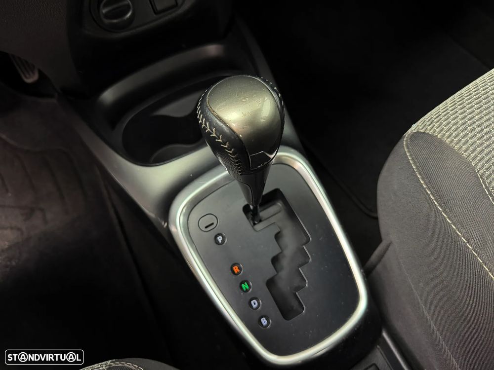 Toyota Yaris 1.5 HSD Comfort - 19