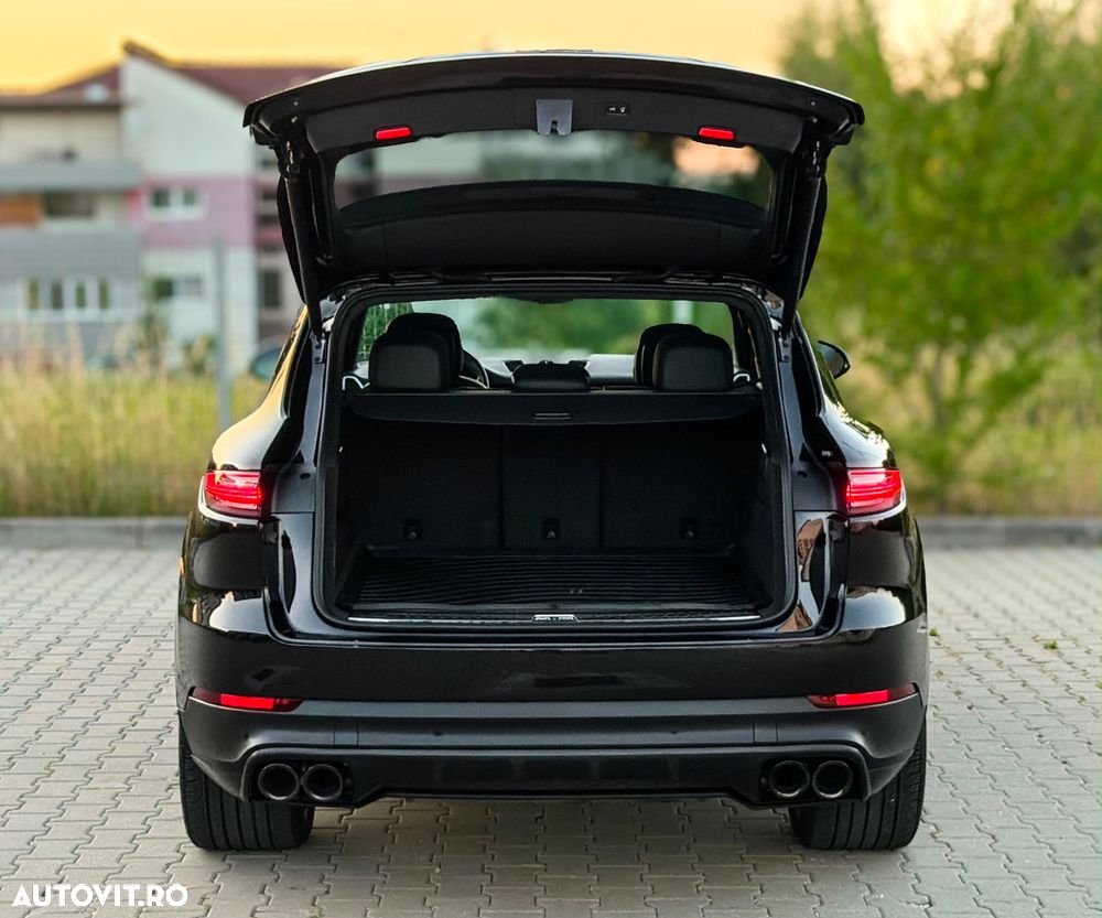 Porsche Cayenne Standard - 32