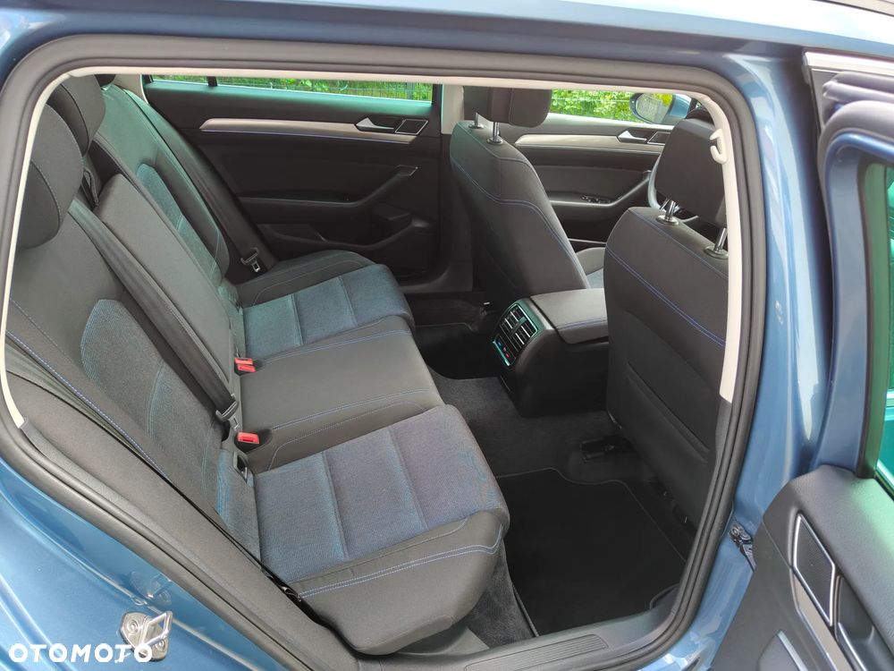Volkswagen Passat - 33