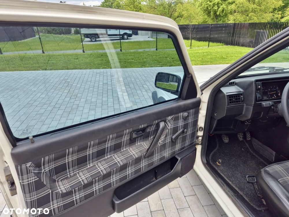 Volkswagen Golf 1.8 (C) - 17