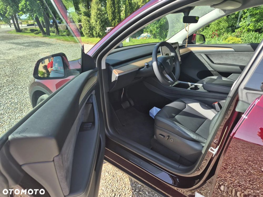 Tesla Model Y - 4