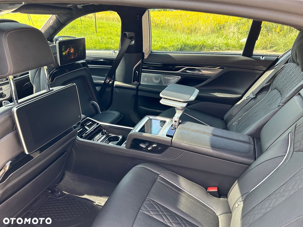 BMW-ALPINA B7 Biturbo - 10