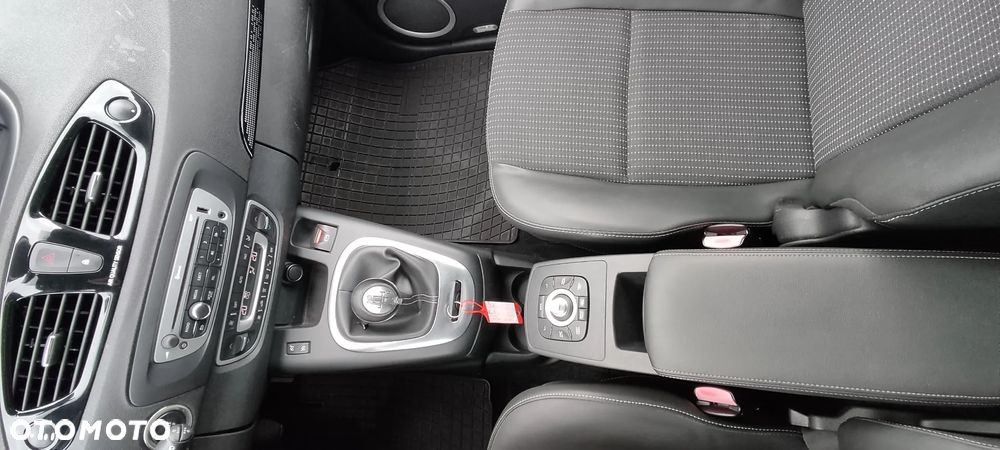 Renault Scenic 1.6 dCi Energy Privilege - 19