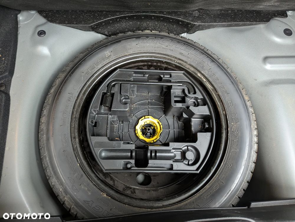 Peugeot 208 2015