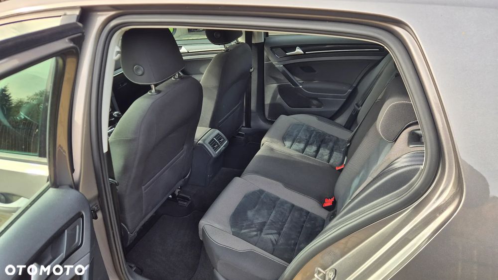 Volkswagen Golf - 6