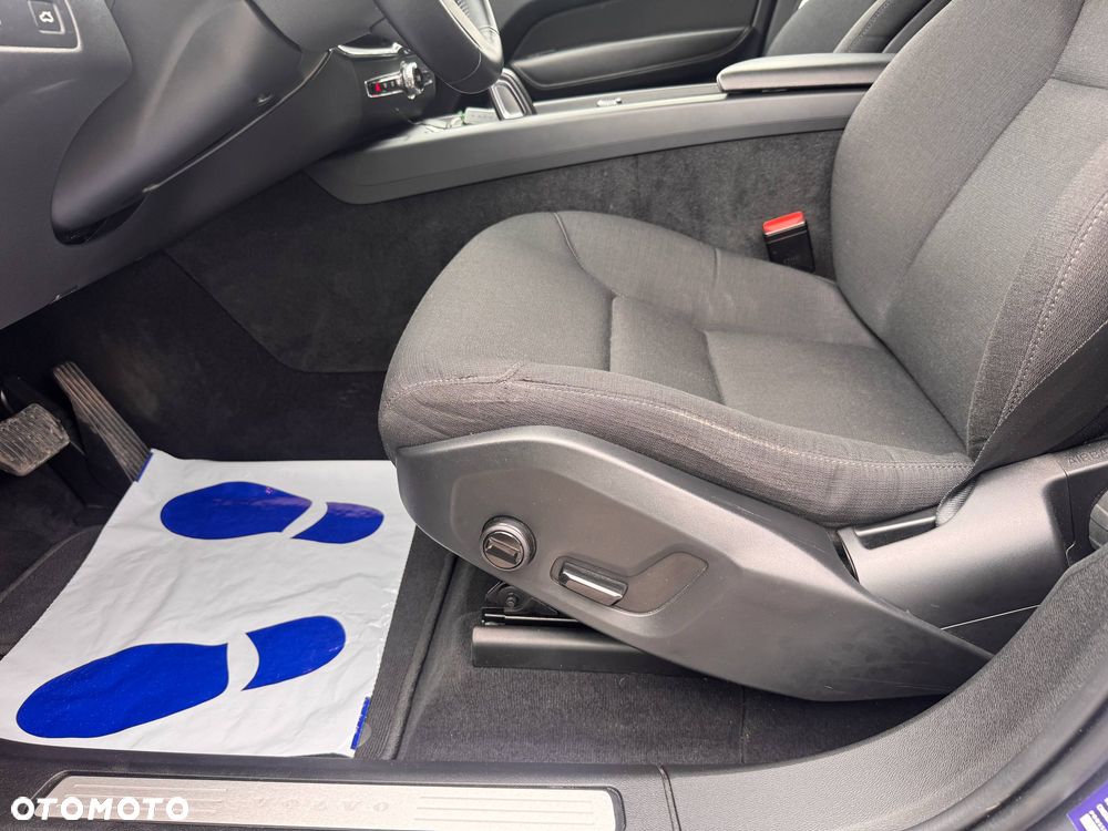 Volvo XC 60 B4 D Geartronic Momentum Pro - 24