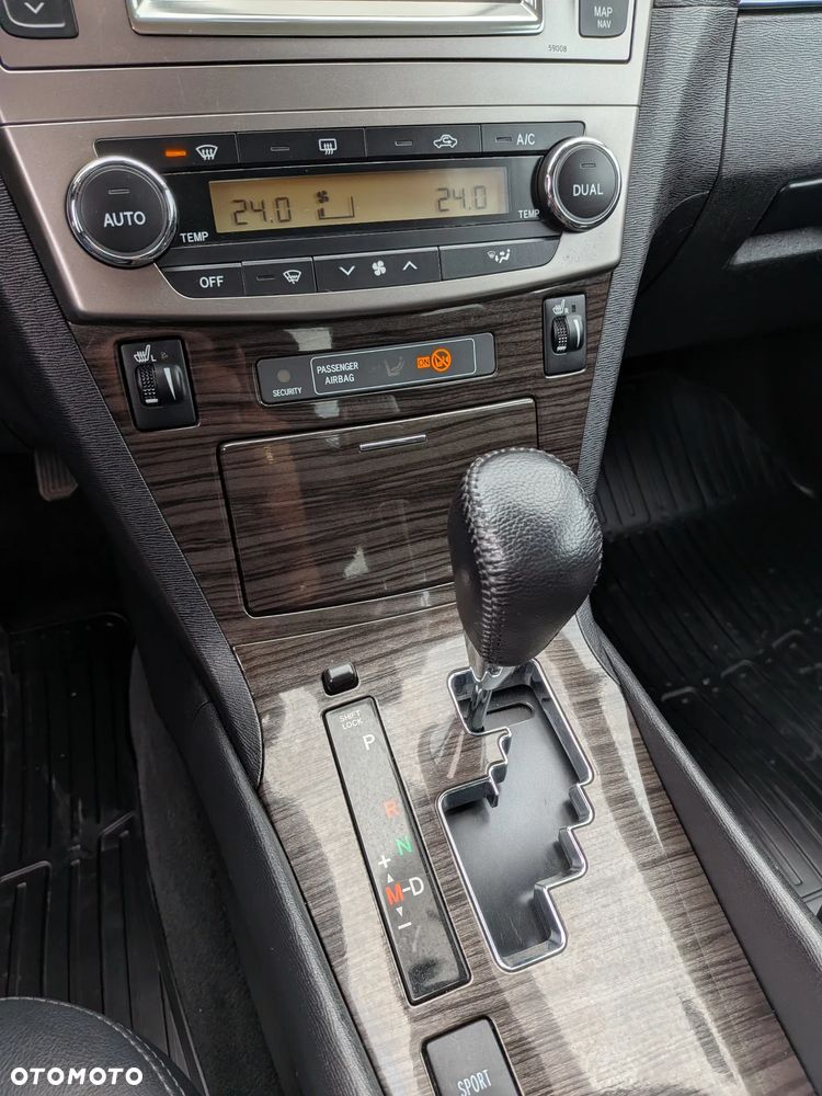 Toyota Avensis 1.8 Sol plus NAVI MS - 32