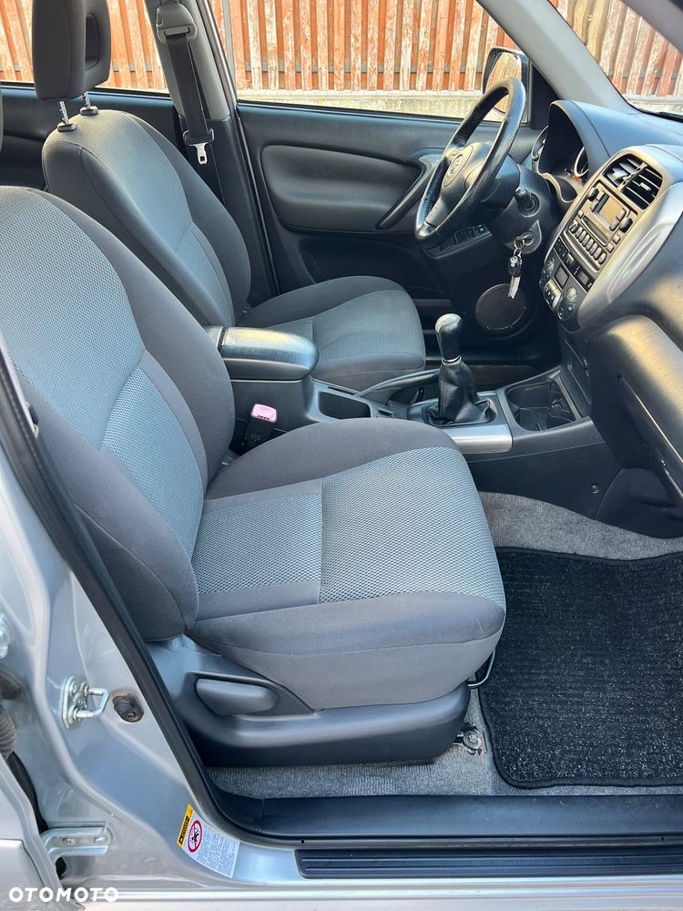 Toyota RAV4 D-4D 4x4 - 19