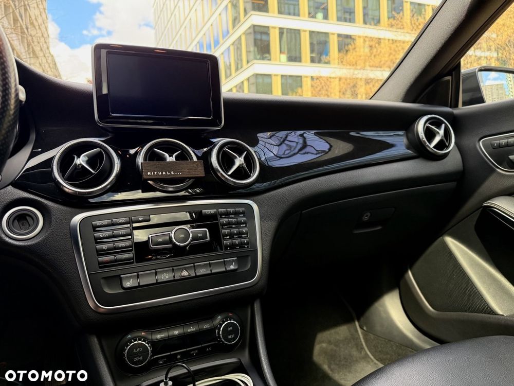 Mercedes-Benz CLA 250 4-Matic - 12