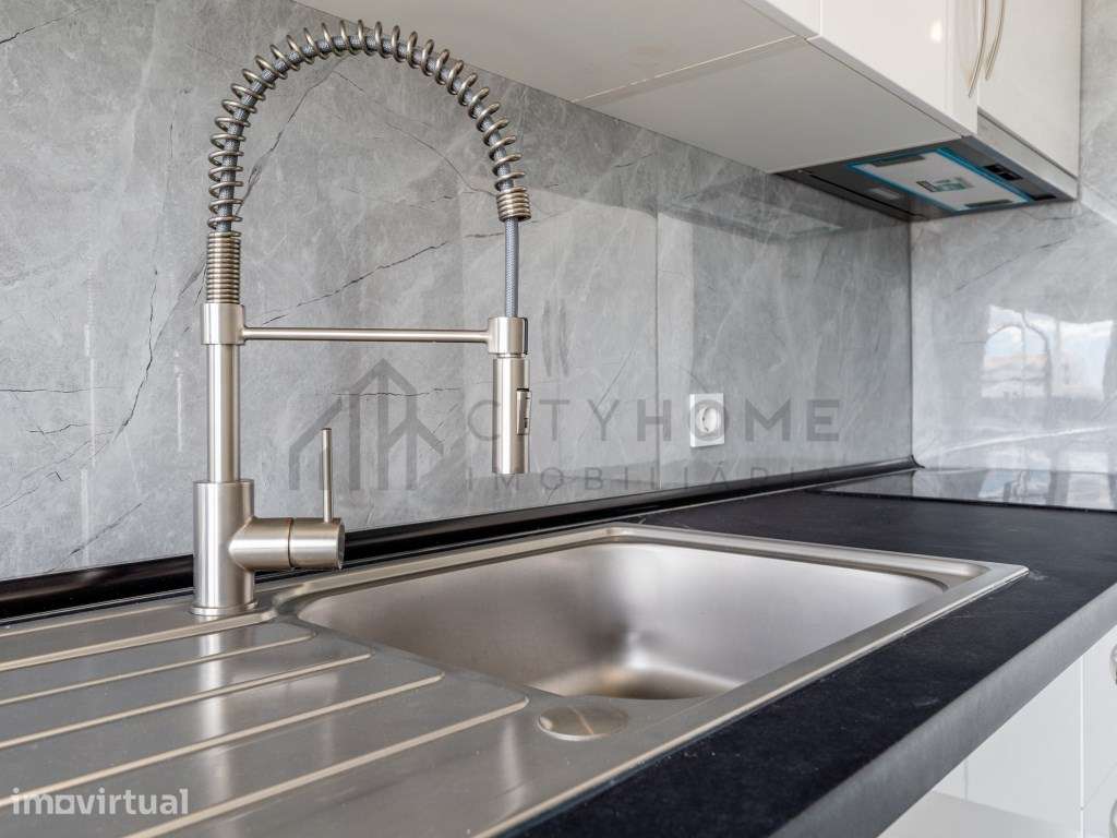 Apartamento T2 Renovado com Garagem em Box em Quarteira - Grande imagem: 2/27