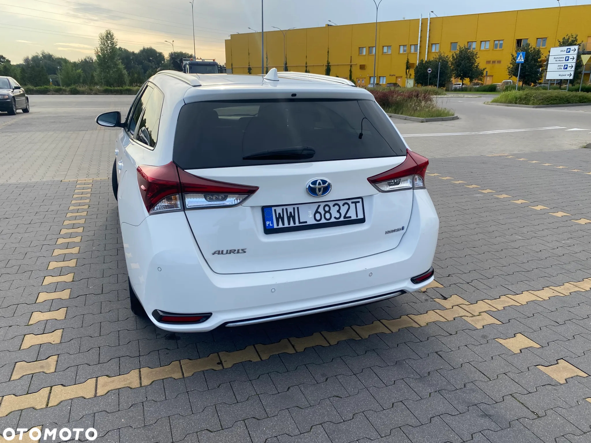 Toyota Auris Hybrid 135 Prestige - 3