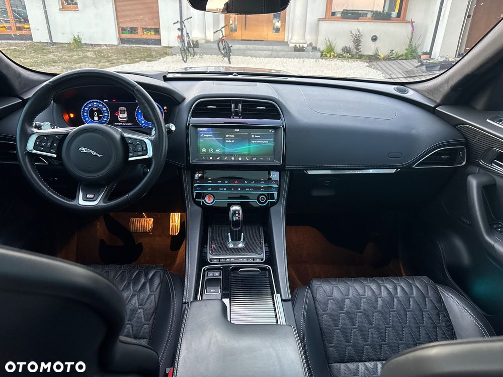 Jaguar F-Pace AWD SVR - 19